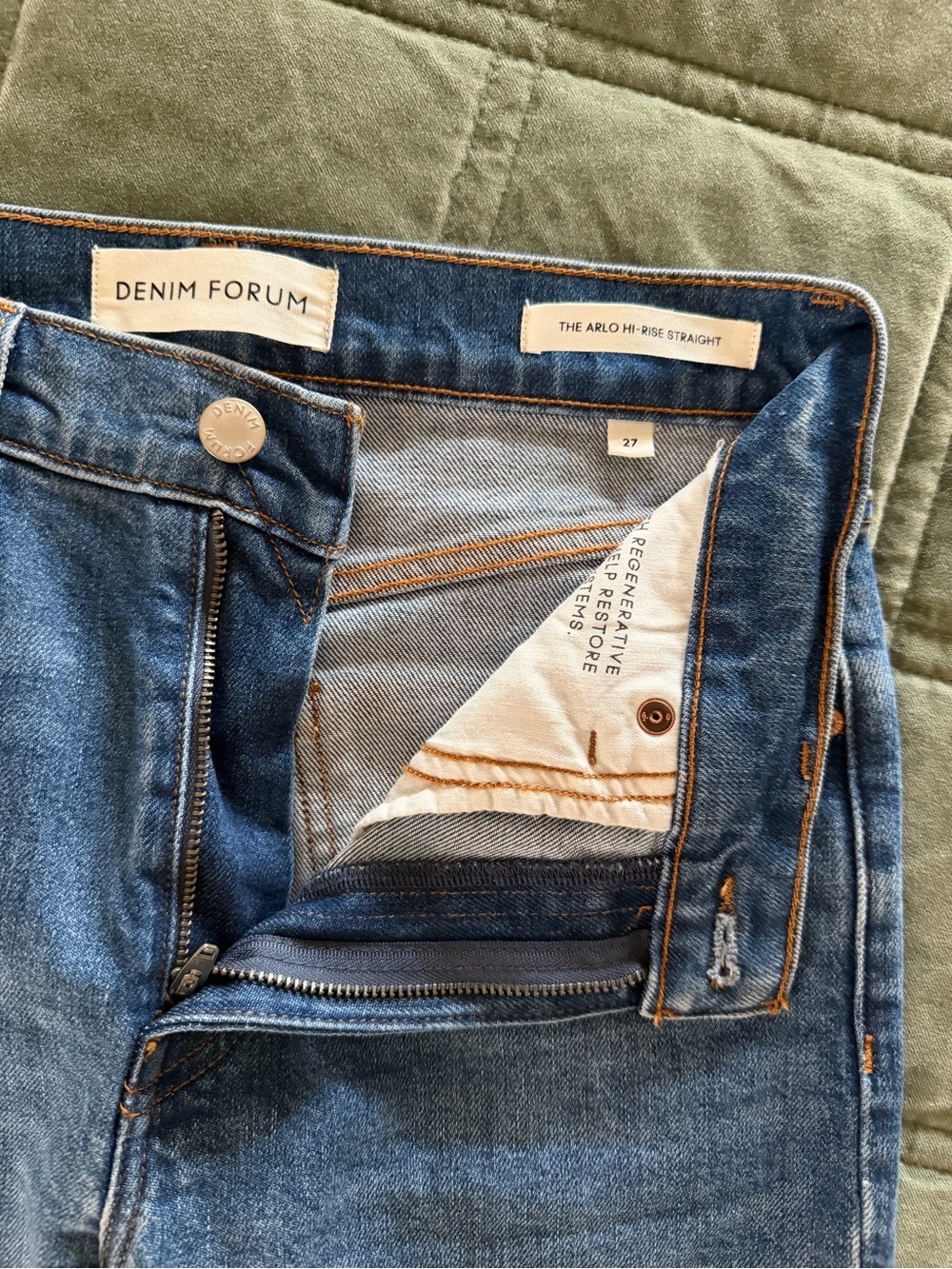 Aritzia Denim Forum The Arlo Hi-Rise Straight Jeans in 5 Yrs Kiss N Tell Bleu